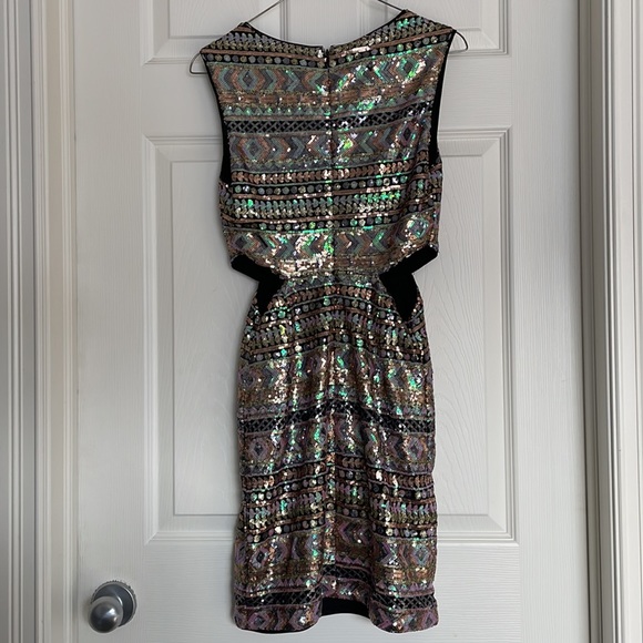 Colourful sequinned cutout dress - Picture 4 of 5